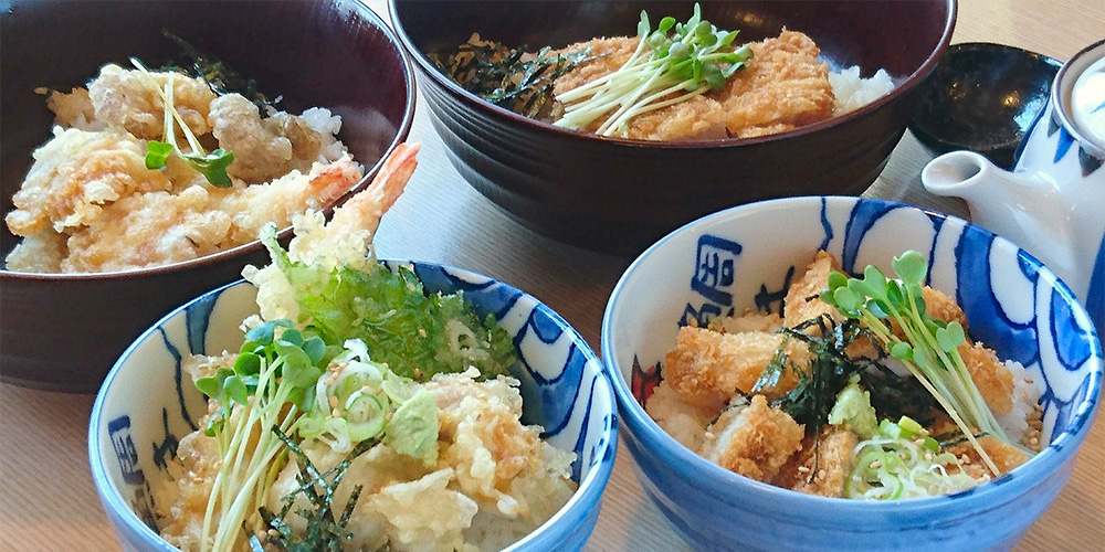 当店自慢の生醤油をかけたどんぶり!